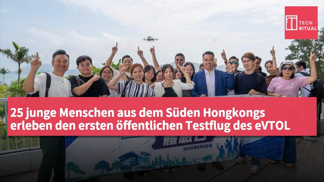 25 junge Menschen aus dem Süden Hongkongs erleben den ersten öffentlichen Testflug des eVTOL EH216-S über dem Cyberport.